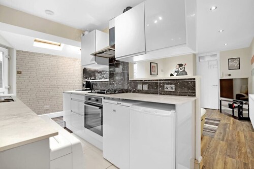 Beautiful 3 Bedroom Apartment Near Central London.