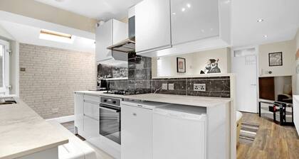 Beautiful 3 Bedroom Apartment Near Central London.