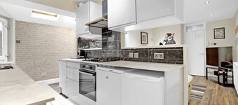 Beautiful 3 Bedroom Apartment Near Central London.