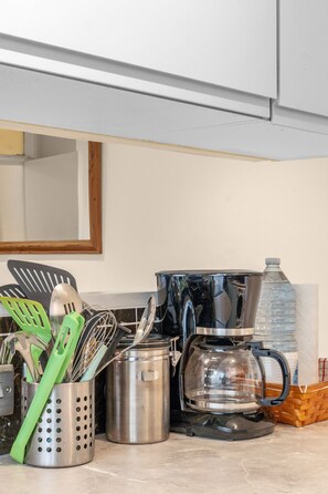 Coffee and/or coffee maker - Beautiful 3 Bedroom Apartment Near Central London. (Greater London)