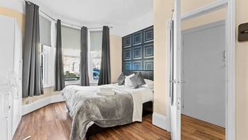 3 Schlafzimmer, Schreibtisch, Bügeleisen/Bügelbrett, WLAN