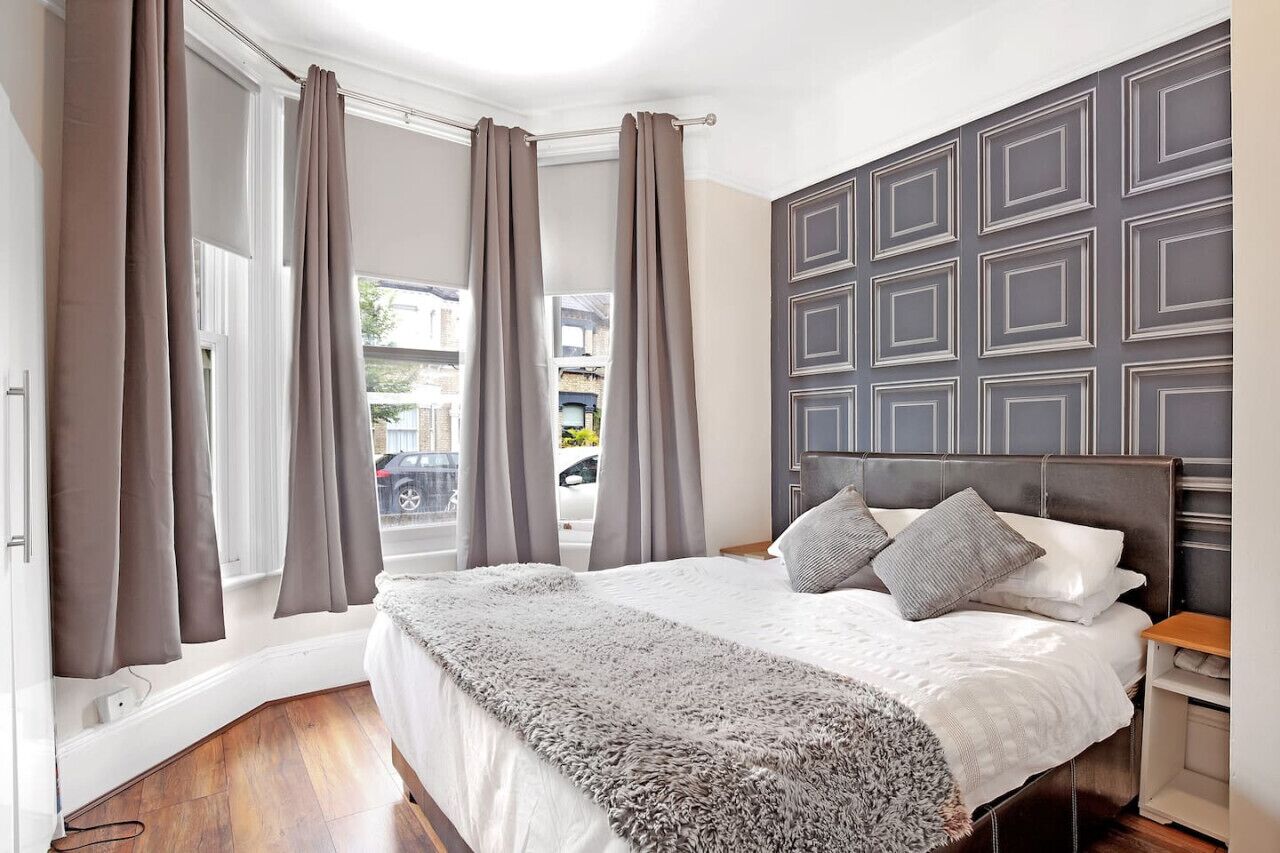 3 makuuhuonetta, työpöytä, silitysrauta/-lauta, Wi-Fi