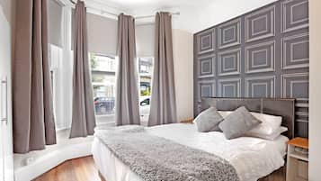 3 bedrooms, desk, iron/ironing board, WiFi