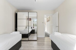 4 bedrooms, desk, iron/ironing board, WiFi