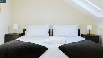 4 bedrooms, desk, iron/ironing board, WiFi