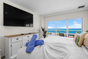 2 bedrooms, iron/ironing board, free WiFi, bed sheets - Large ocean front corner unit w extra sleeping area.  (Oranjestad)