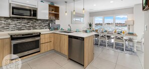 Fridge, microwave, oven, stovetop - Large ocean front corner unit w extra sleeping area.  (Oranjestad)