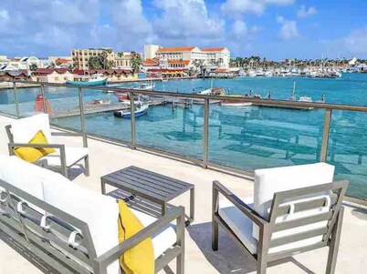 Large ocean front corner unit w extra sleeping area. 