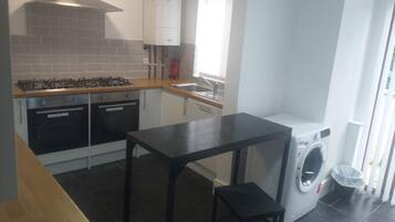 House | Private kitchen | Fridge, microwave, oven, stovetop