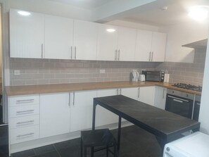 House | Private kitchen | Fridge, microwave, oven, stovetop