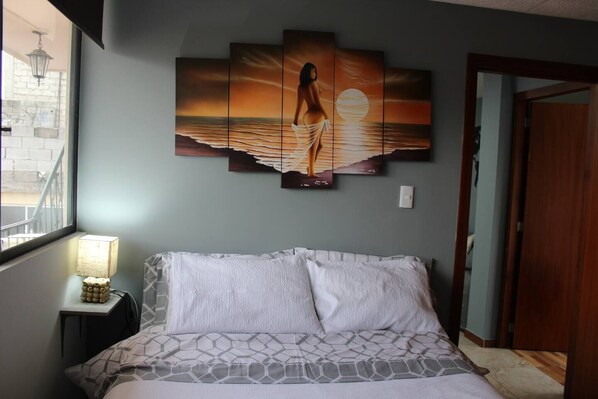 3 slaapkamers, een strijkplank/strijkijzer, wifi, beddengoed