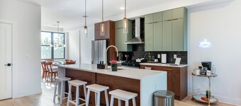 Luxe 4-bedroom house in charming Jersey City, next to Lightrail into NYC