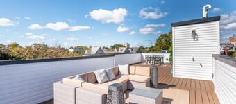 Luxe 4-bedroom house in charming Jersey City, next to Lightrail into NYC