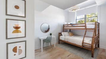 4 bedrooms, iron/ironing board, WiFi, bed sheets
