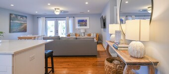 Peaceful 3BR, Private Pool & Marsh Views Minutes from Charleston & Beaches