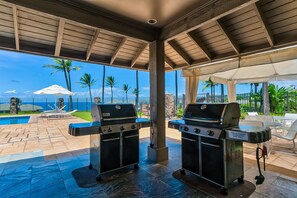 Outdoor dining - Gorgeous condo with incredible views, private lanai & grill, in amazing location (Lahaina)
