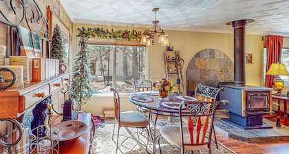 Cozy cabin with fireplace, farmers porch, central AC & close to trails!