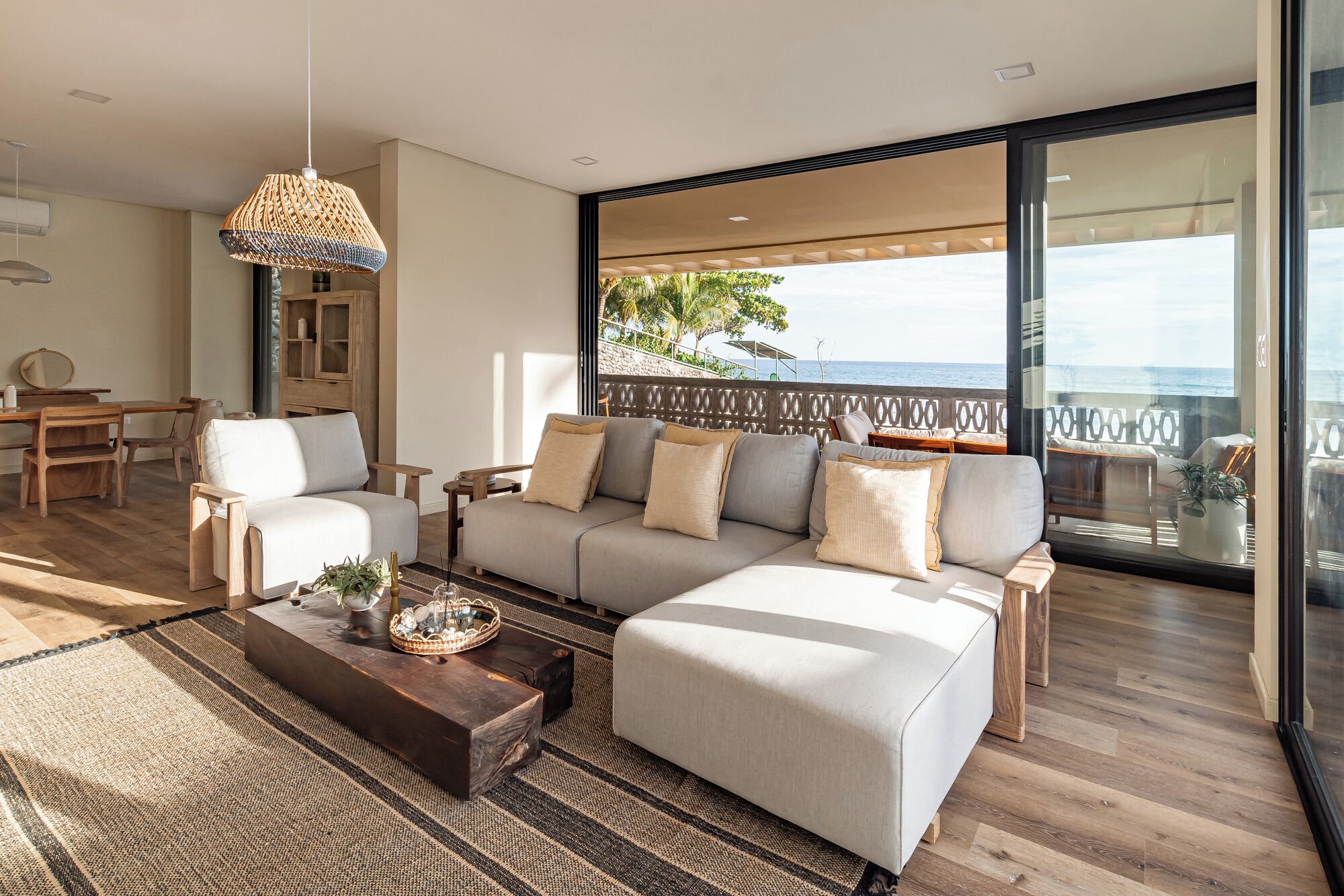 Exclusive Apartment, Ocean View | Living room