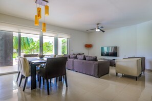 Interior - Modern apartment in Playa del Carmen with pool, fitness room  &  AC (Playa del Carmen)