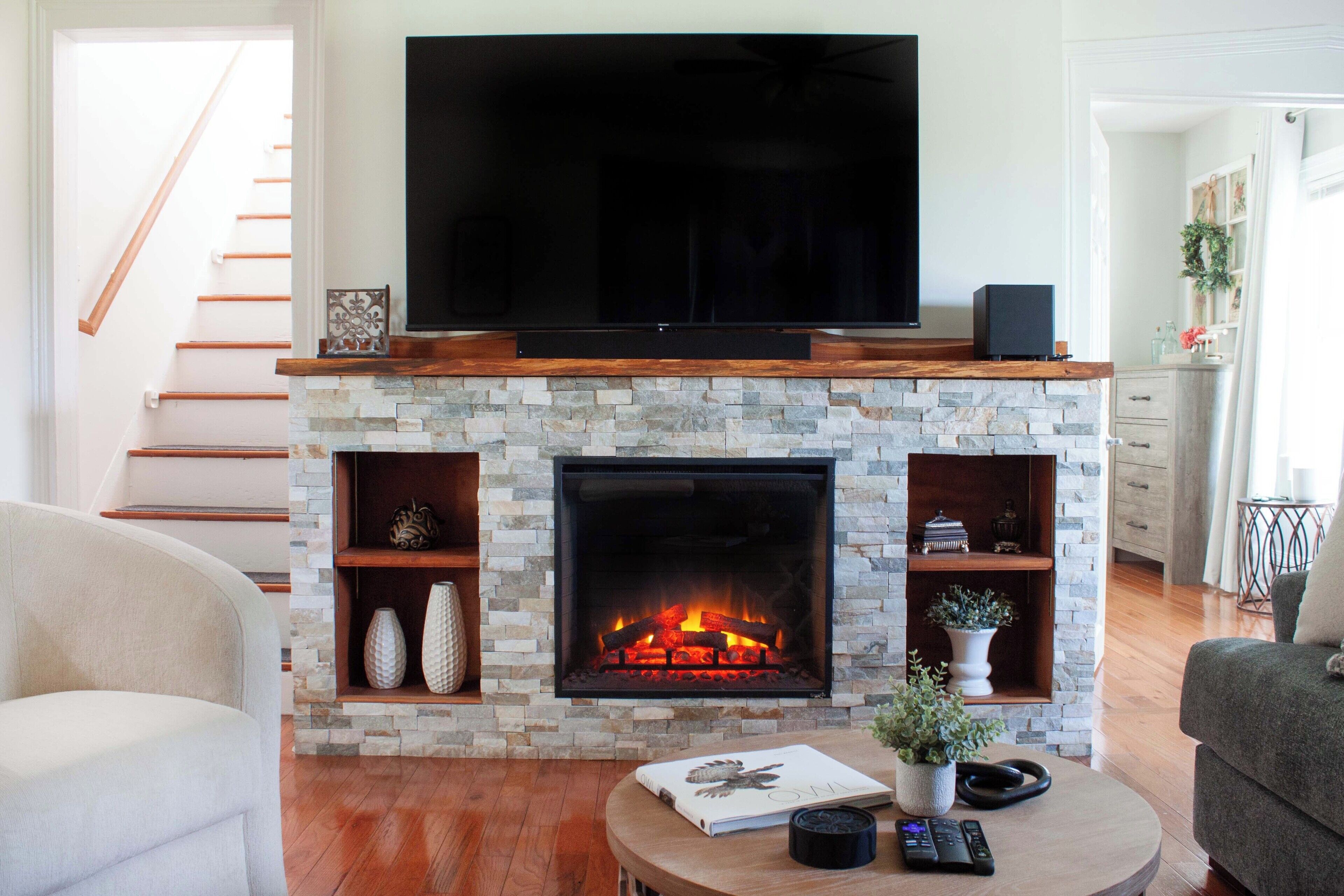 Smart TV, fireplace
