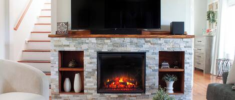 Smart TV, fireplace