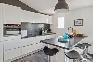 Fridge, microwave, oven, dishwasher