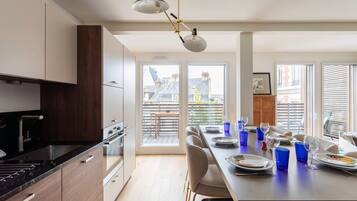 Réfrigérateur, micro-ondes, four, lave-vaisselle