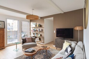 Télévision, chaîne hi-fi