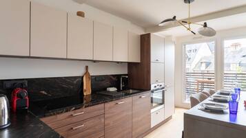 Réfrigérateur, micro-ondes, four, lave-vaisselle