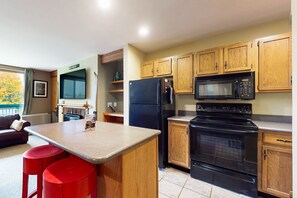 Refrigerador, microondas, horno, placa de cocina