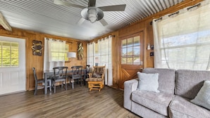 Living area - Relax on the River - Waterfront Property (Maurepas)