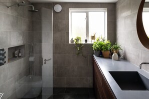 Handtücher, Seife, Toilettenpapier