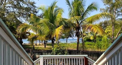 Calabash Reef House, 2 Bedrooms- Steps To The Ocean