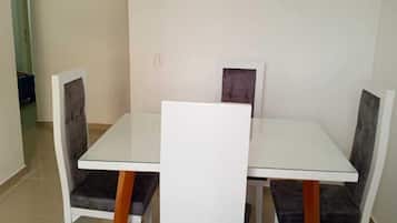 Habitación básica doble | Comedor