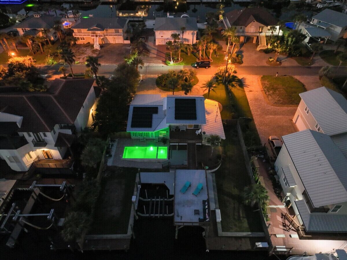 Photo 34 of Yellowfin Trace: Private pool! On the canal!