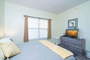 2 soverom, strykejern/-brett, reiseseng for barn og wi-fi