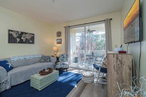 TV, DVD player, offices - Winter Rates! Walk to Grand Blvd + Dining (Miramar Beach)