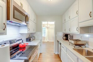 Fridge, microwave, stovetop, dishwasher