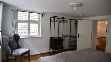 2 Schlafzimmer, Reisekinderbett, kostenloses WLAN, Bettwäsche
