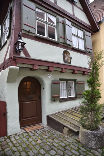 The small guest house in the heart of the historic old town of Dinkelsbühl.