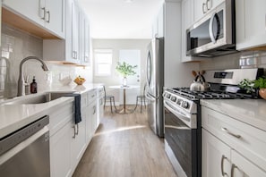 Căn hộ, 1 phòng ngủ | Bếp riêng | Tủ lạnh, dụng cụ pha cà phê/trà, ấm điện