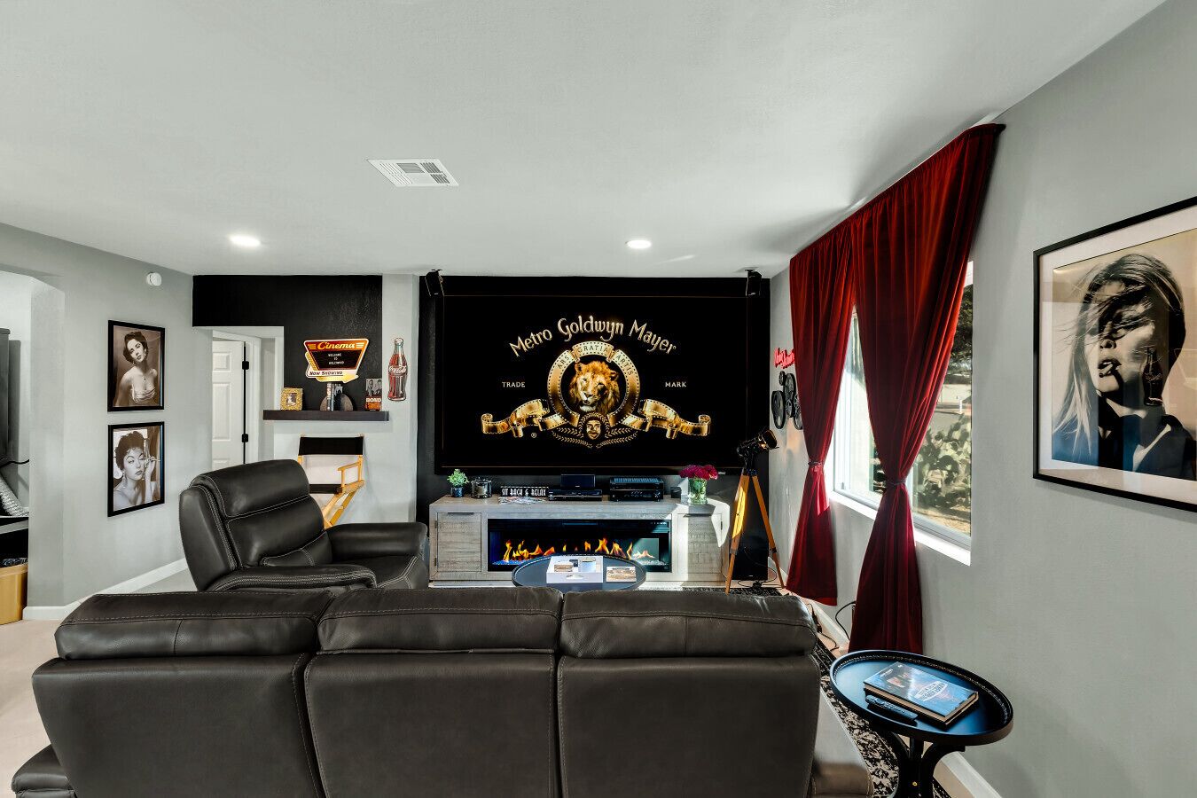 Smart TV, fireplace, books, stereo