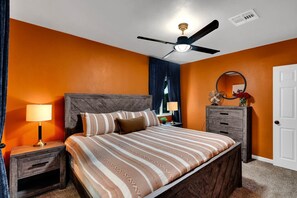 2 bedrooms, desk, iron/ironing board, free WiFi - Desert Hollywood UofA (Tucson)