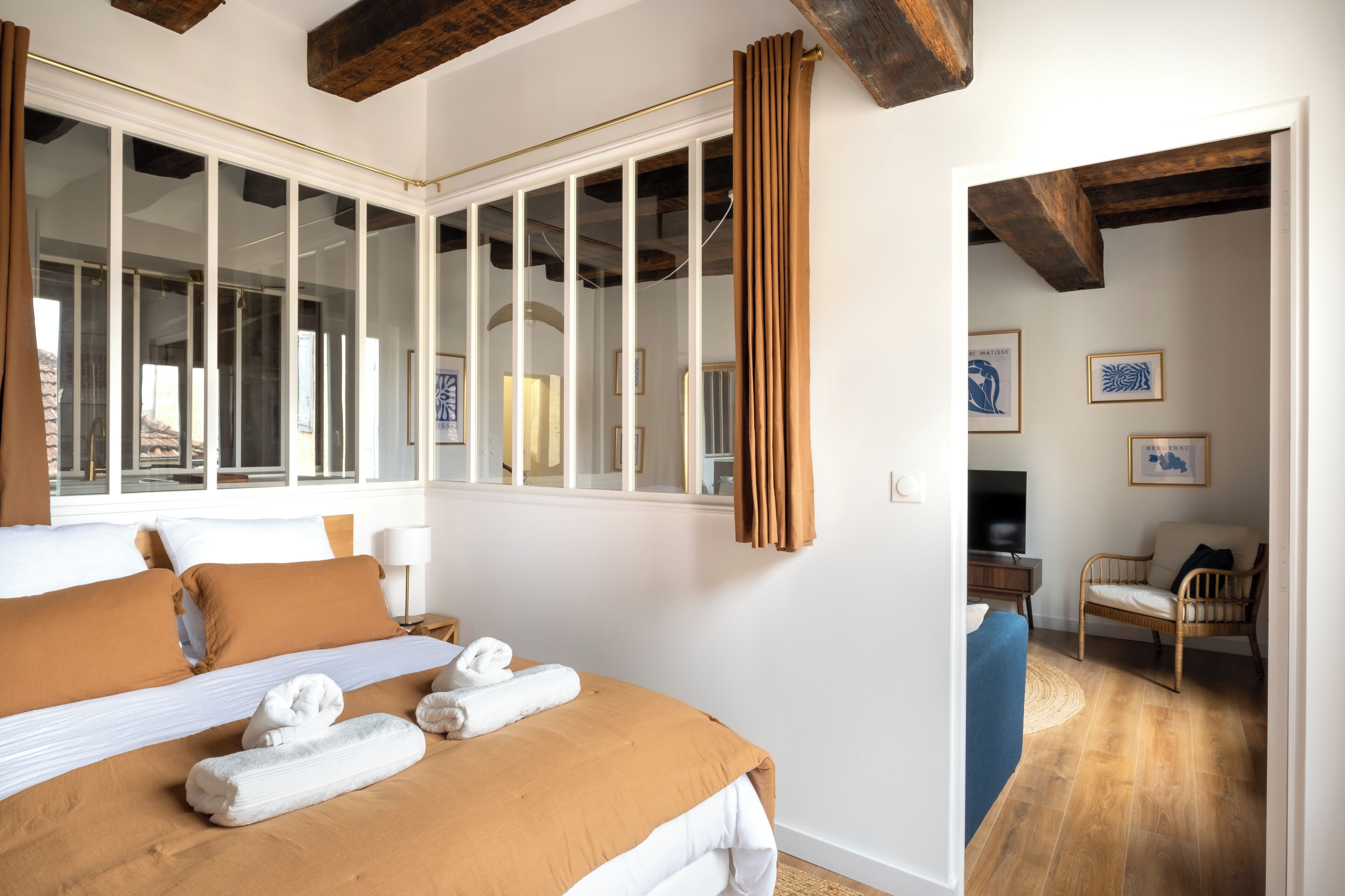 2 bedrooms, iron/ironing board, bed sheets