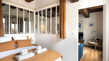 2 bedrooms, iron/ironing board, bed sheets