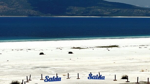 A beach with white sand and a clear blue sea. - Şahan Apart (Yesilova)
