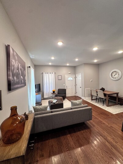 Charming 2bedroom Apt walking distance to Downtown Rahway & Train Station to NYC