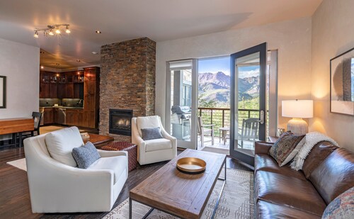 Best Ever Vista at Cassidy Ridge - Views and ski-in access!, Perfect ski-in location!