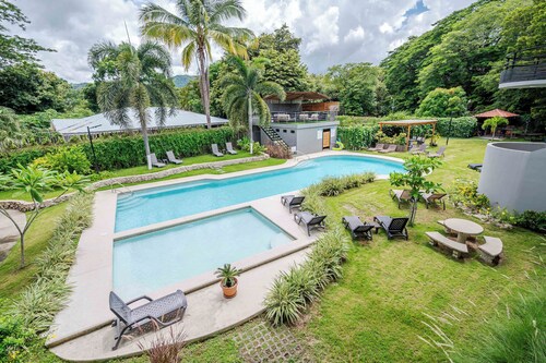 Paradizio 204 • 3 BR Condo • Steps to Coco Beach & Pools • 7 Guests