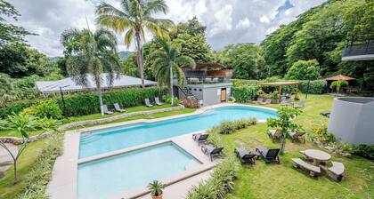 Paradizio 204 • 3 BR Condo • Steps to Coco Beach & Pools • 7 Guests
